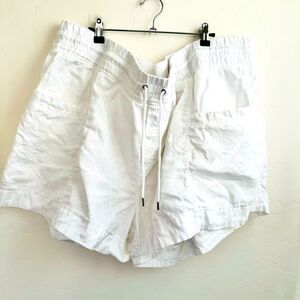 Athleta Women’s Linen Shorts Size 26